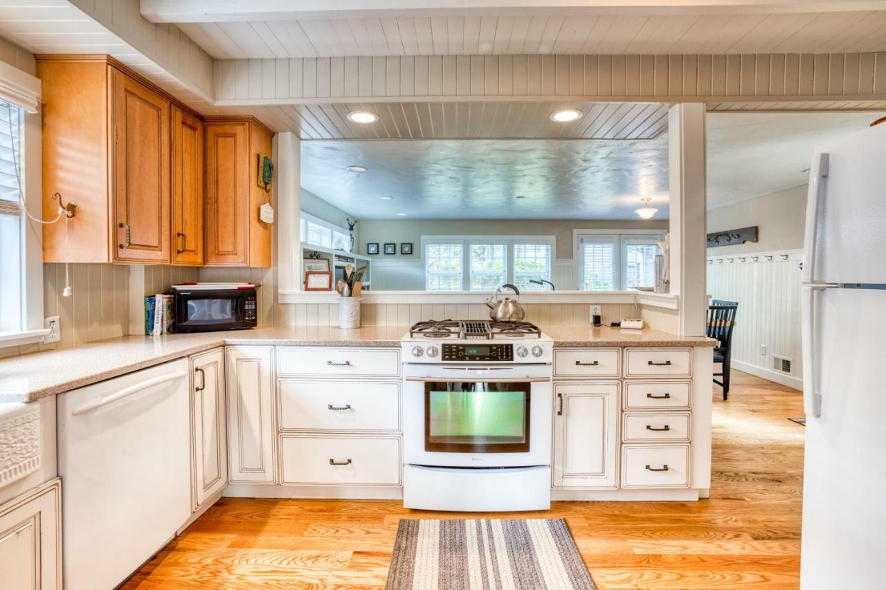 Seaside Classic Cottage Экстерьер фото
